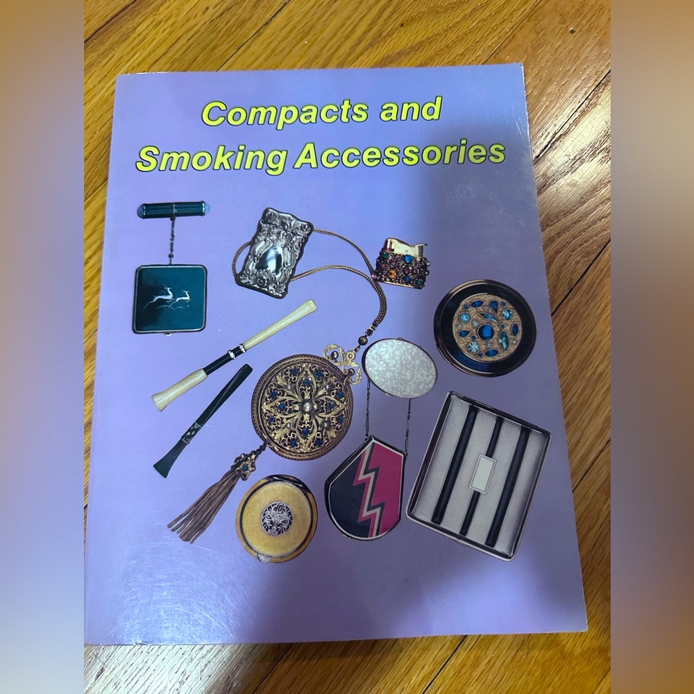 Collector's Encyclopedia of Compacts Identification and Values